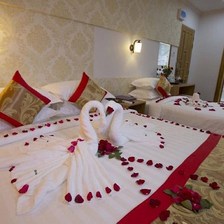 Orient Hotel Мандалей Екстериор снимка