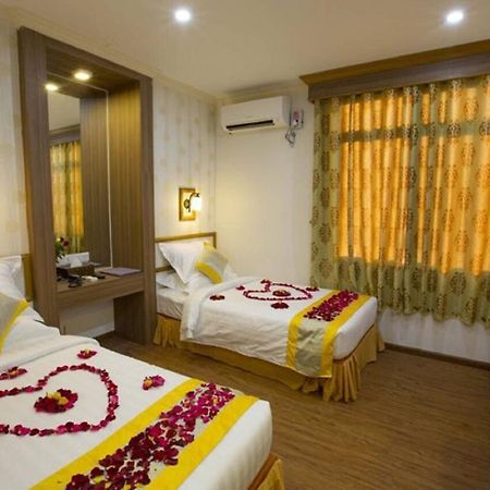 Orient Hotel Мандалей Екстериор снимка