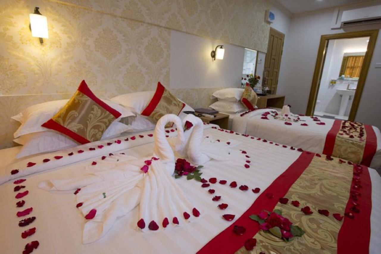 Orient Hotel Мандалей Екстериор снимка