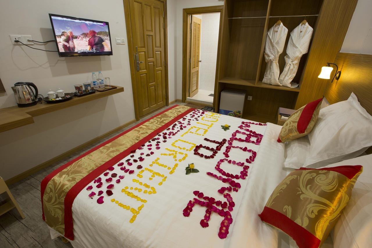 Orient Hotel Мандалей Екстериор снимка