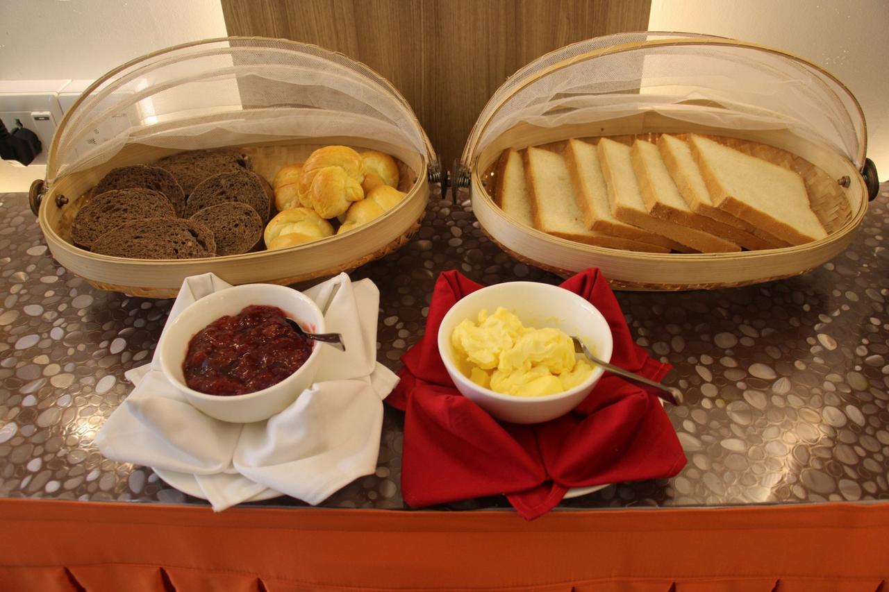 Orient Hotel Мандалей Екстериор снимка