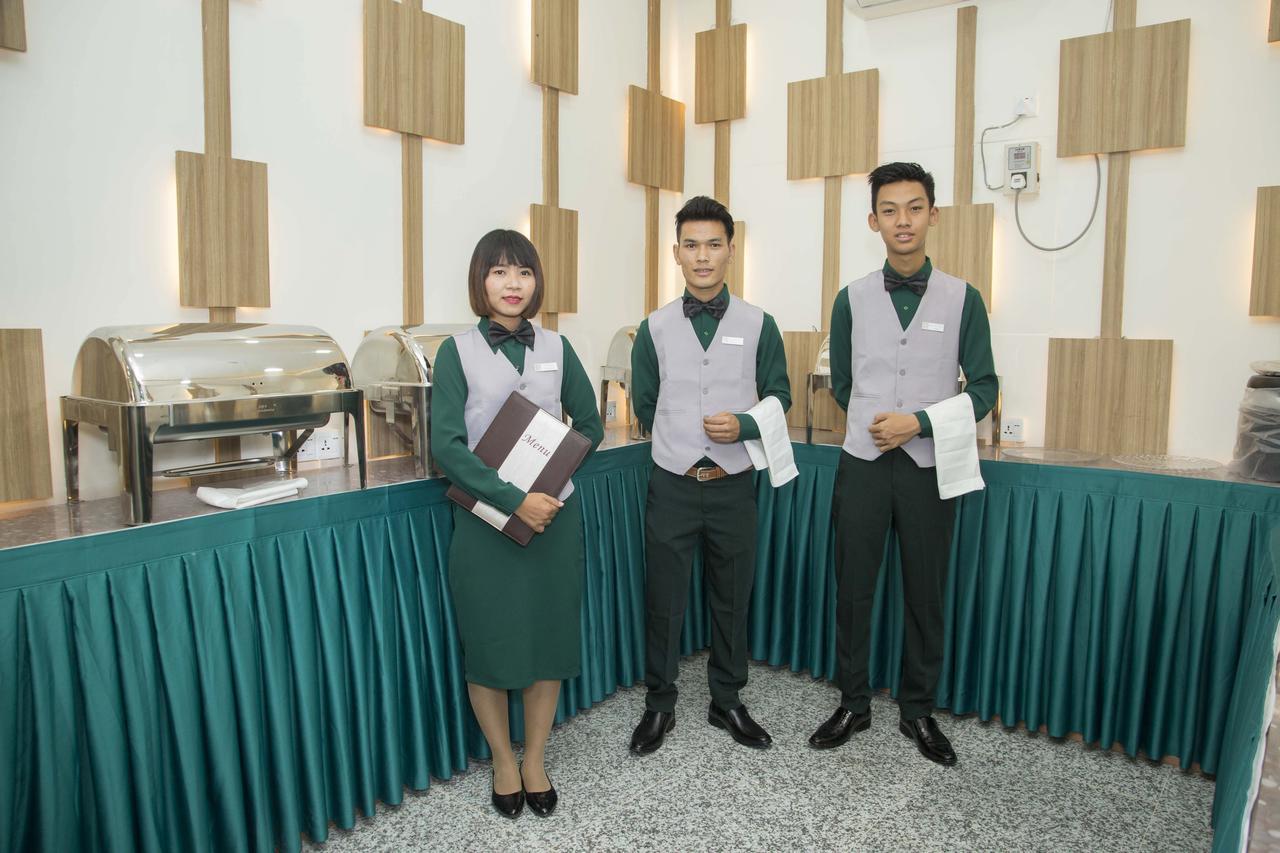 Orient Hotel Мандалей Екстериор снимка