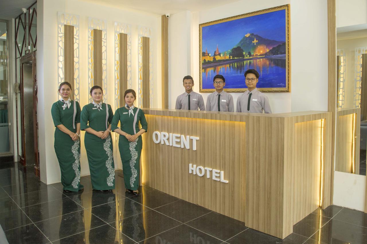 Orient Hotel Мандалей Екстериор снимка