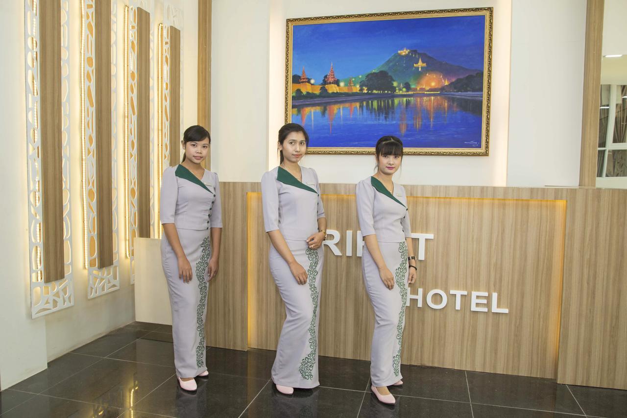 Orient Hotel Мандалей Екстериор снимка